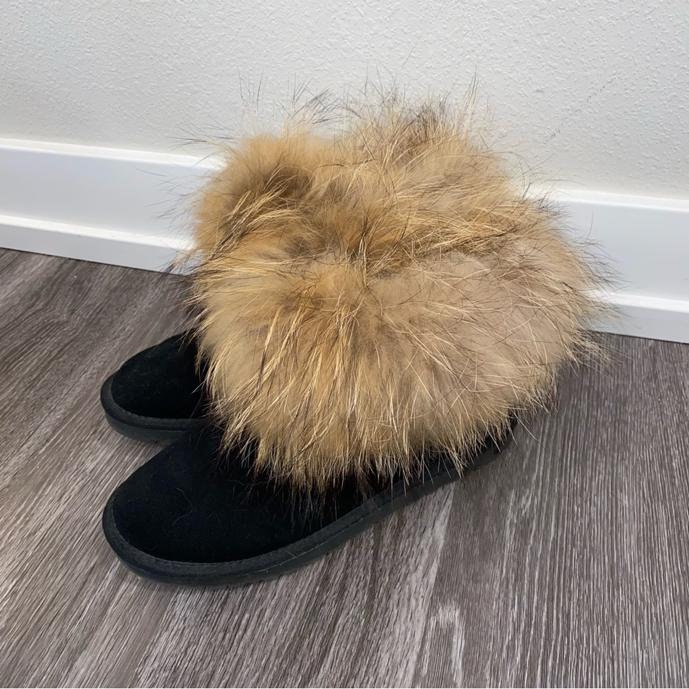 Short black Uggs with fur